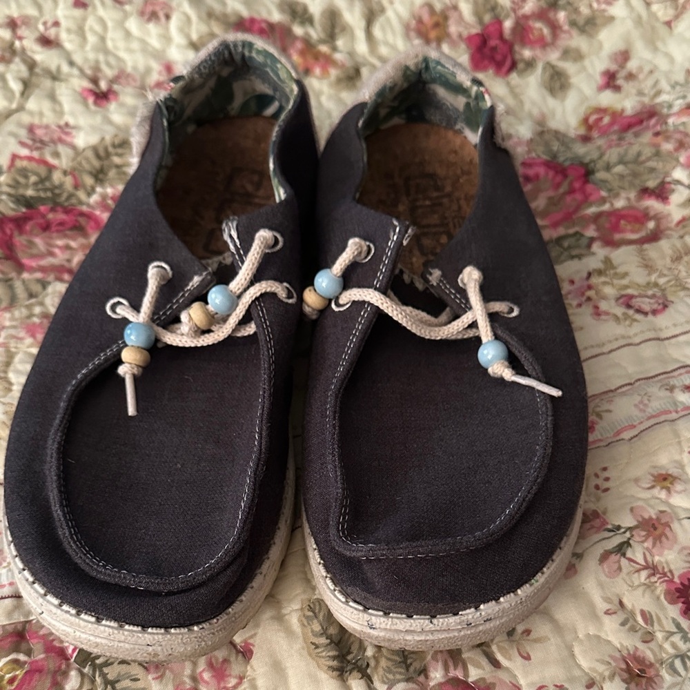 Hey Dude  Casual gray linen Shoes with Beaded Laces